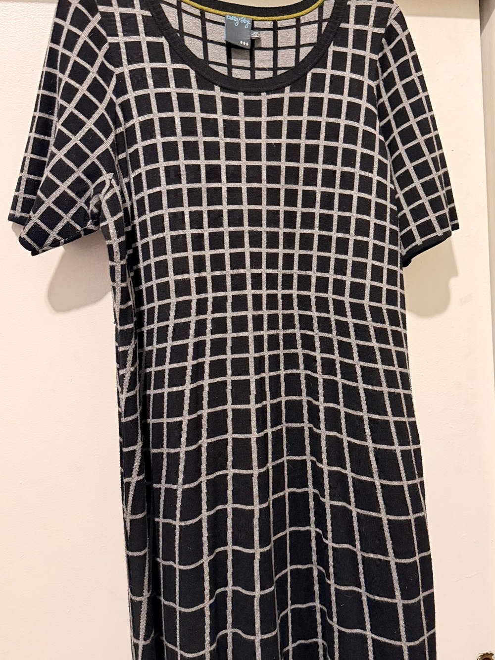 Black Grid Short-Sleeve Sweater Dress